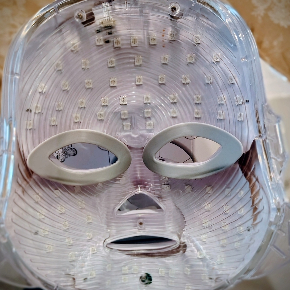 White LED Face Mask - Picture 2 of 4